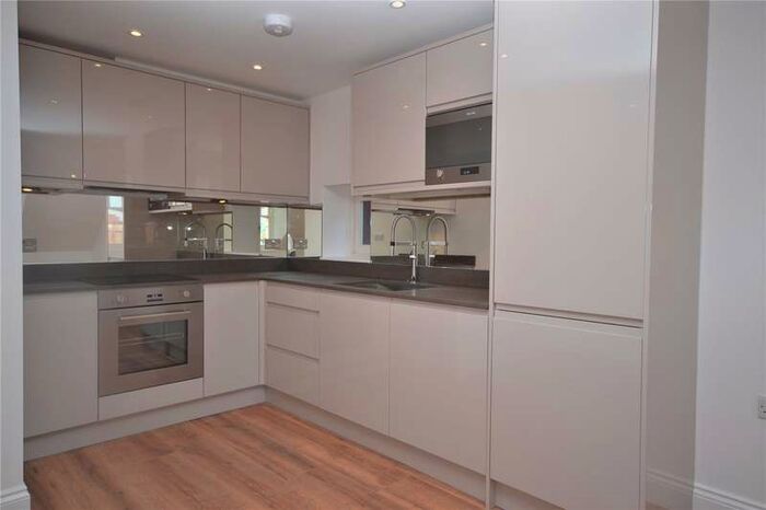 2 Bedroom Apartment To Rent In Raglan House, Queens Avenue, London, N10