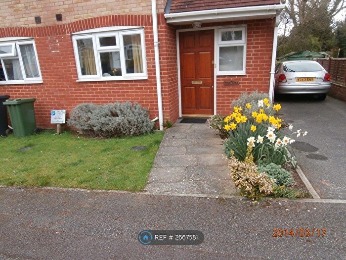 3 Bedroom Semi-detached House To Rent In Hillrise, Guildford, GU2