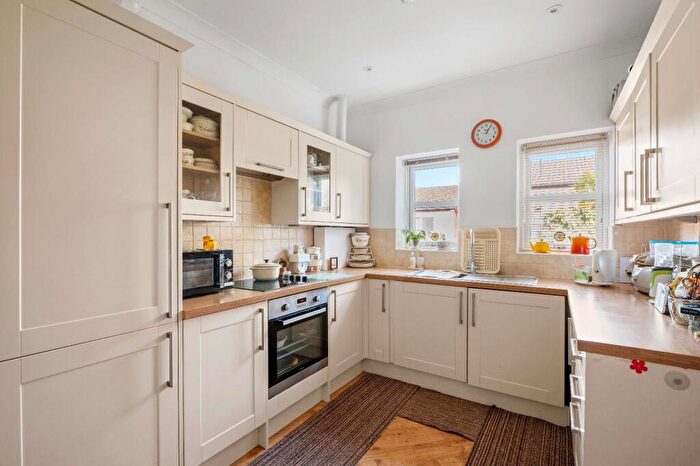 2 Bedroom Detached Bungalow For Sale In South Drive, Cuffley, Potters Bar, EN6