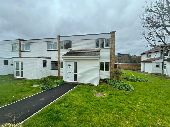 3 Bedroom Terraced House To Rent In Weysprings Close, Basingstoke, RG21