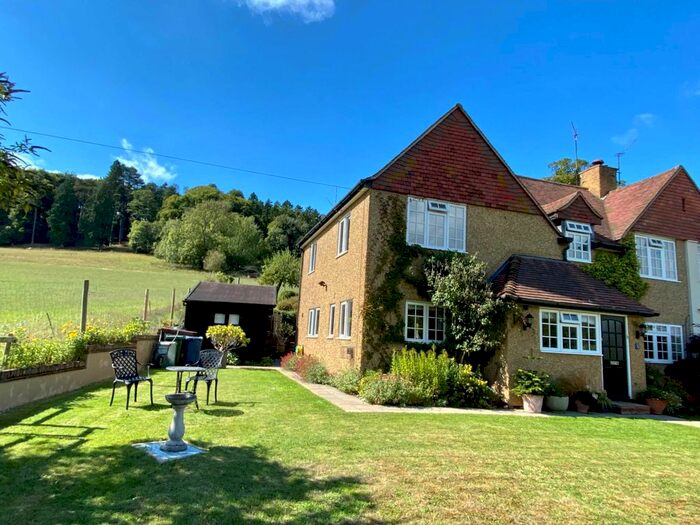 4 Bedroom Property For Sale In Varnells Terrace, Hambleden, RG9