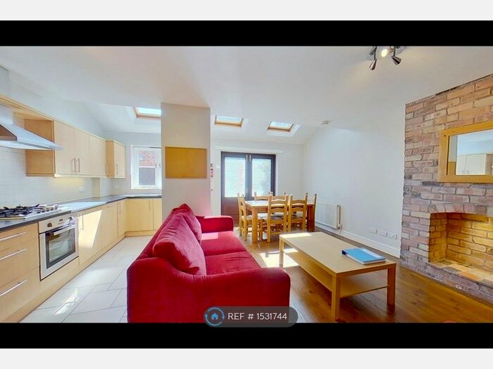 4 Bedroom Detached House To Rent In Ednaston Road, Nottingham, NG7