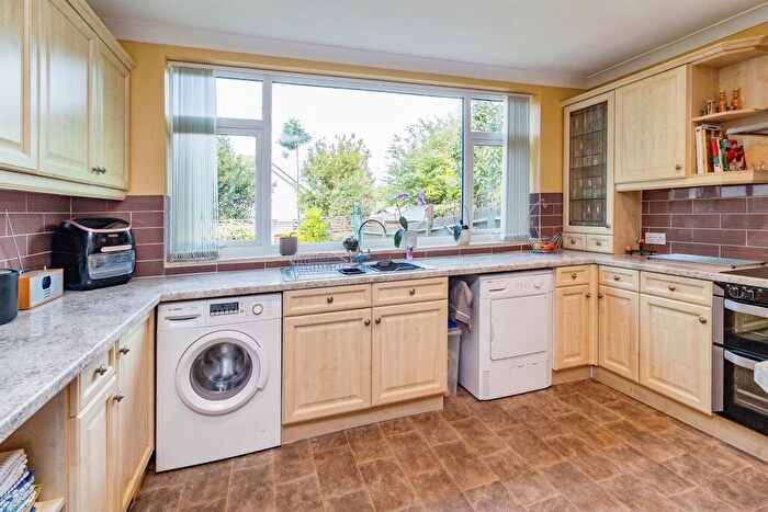 2 Bedroom Bungalow For Sale In Hexton Road, Barton-Le-Clay, Bedford, MK45