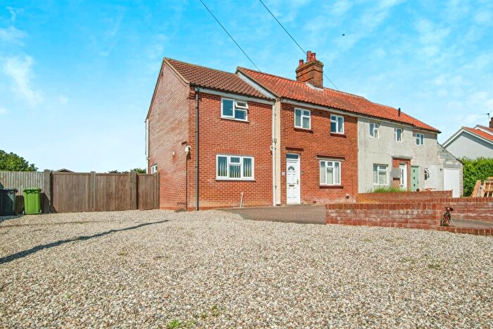 3 Bedroom Semi-Detached House For Sale In Mundesley Road, Paston, North Walsham, NR28