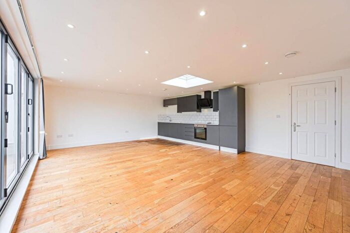 3 Bedroom Flat To Rent In High Street, Orpington, BR6