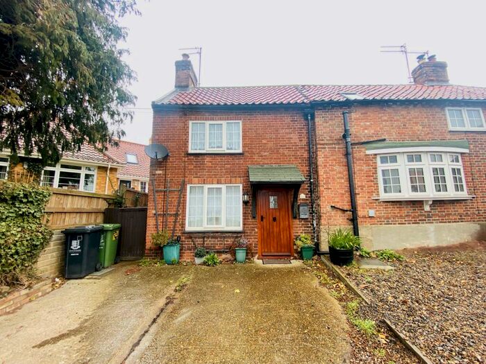 2 Bedroom Cottage To Rent In Beccles Road, NR31