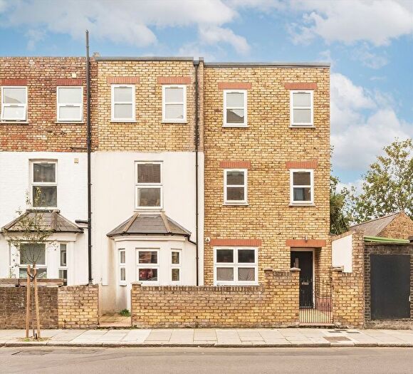 2 Bedroom Flat For Sale In Boston Road, Hanwell, W7