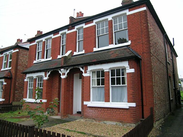 2 Bedroom Flat To Rent In Ellerton Road, Surbiton, KT6