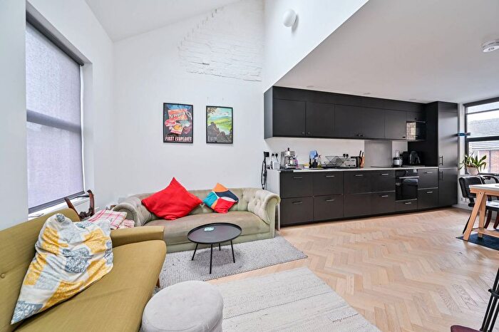 3 Bedroom Flat To Rent In Geldart Road, Peckham, London, SE15