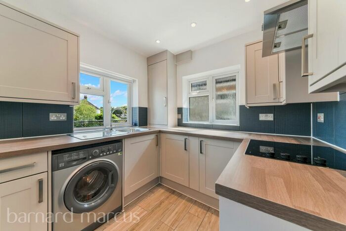 2 Bedroom Flat To Rent In Vale Road, Stoneleigh, KT19