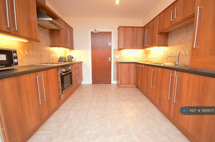 2 Bedroom Flat To Rent In Bryn Y Mor Crescent, Swansea, SA1
