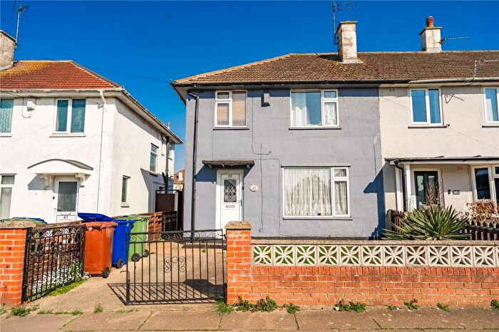 3 Bedroom End Of Terrace House For Sale In Winchester Avenue, Grimsby, Lincolnshire, DN33
