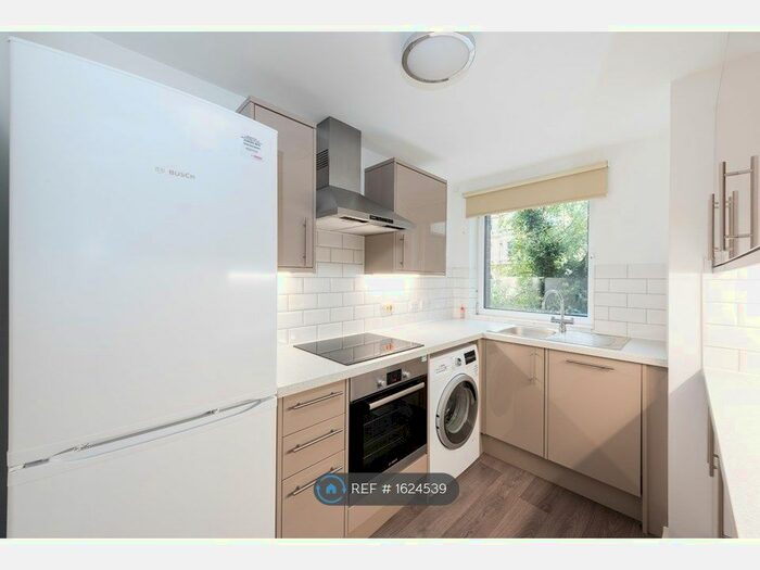 1 Bedroom Flat To Rent In The Drive, Hove, BN3
