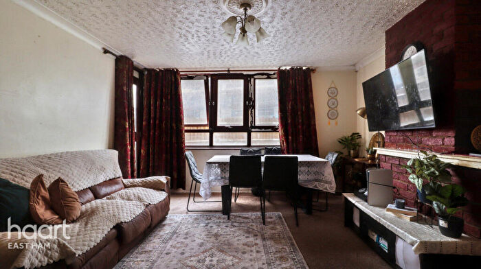 2 Bedroom Flat For Sale In Melford Road, London, E6