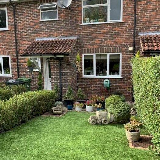 3 Bedroom Terraced House For Sale In Copnor Close, Newbury, RG20