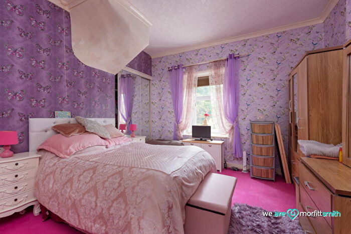 3 Bedroom End Of Terrace House For Sale In Middlewood Road North, Oughtibridge, S35