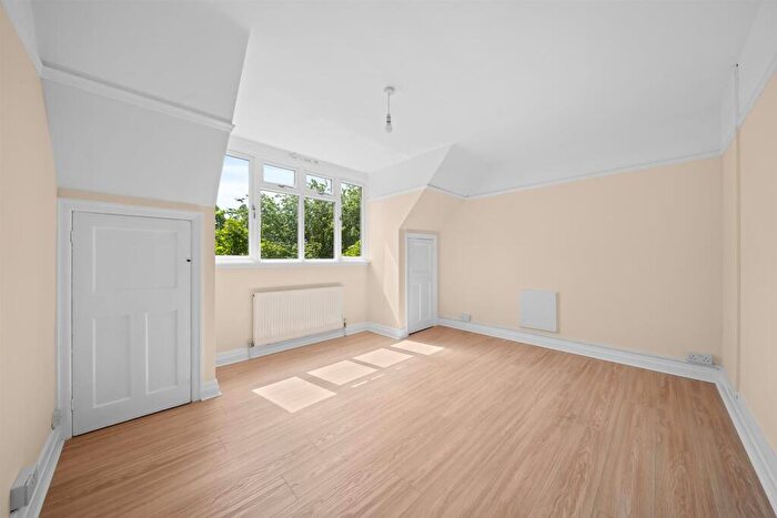 2 Bedroom Flat To Rent In Burnt Ash Lane, Bromley, BR1