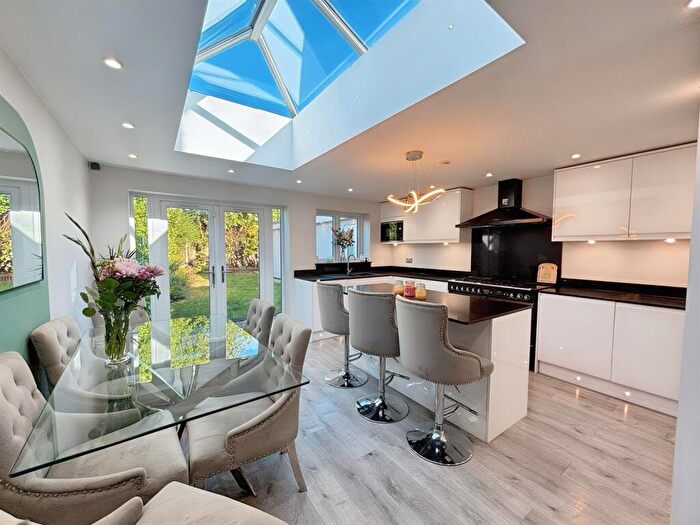 3 Bedroom Semi-Detached Bungalow For Sale In Monks Haven, Stanford-Le-Hope, SS17