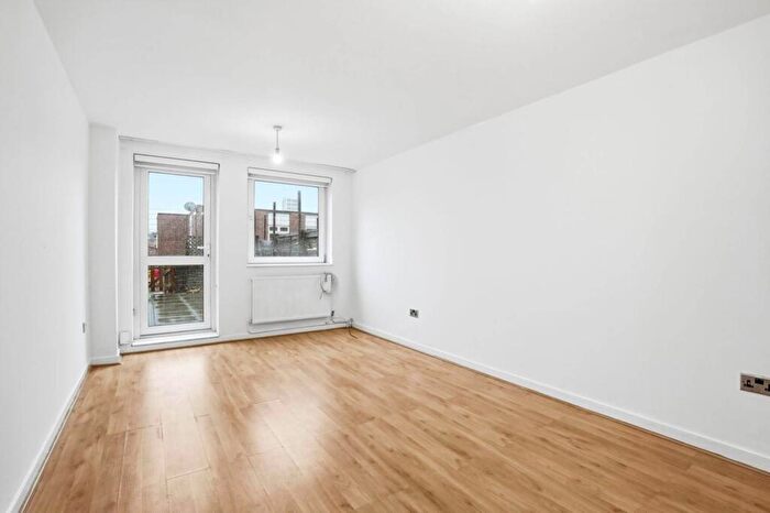 2 Bedroom Maisonette To Rent In Evering Road, Stoke Newington, N16