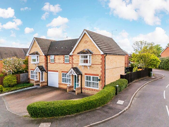 3 Bedroom Semi Detached House For Sale In Hallbrooke Gardens, Binfield, RG42