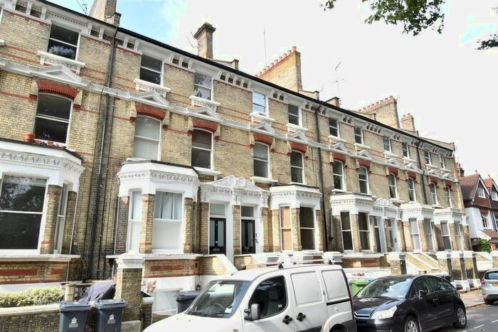 2 Bedroom Flat To Rent In St. Andrews Square, Surbiton, KT6