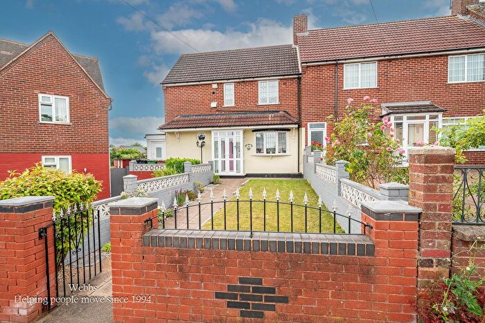 3 Bedroom End Of Terrace House For Sale In Warner Road, Walsall, WS3
