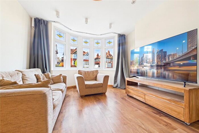 3 Bedroom Semi Detached House For Sale In Kentwood Hill, Tilehurst, Reading, Berkshire, RG31