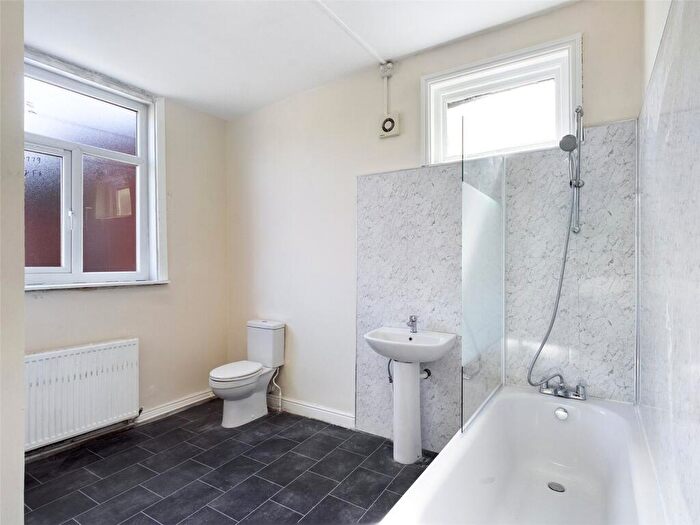 2 Bedroom Apartment To Rent In Stockport Road, Levenshulme, Manchester, M19