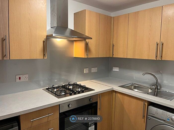 3 Bedroom Flat To Rent In Bank Street, Glasgow, G12