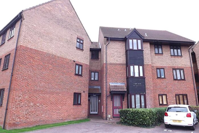 1 Bedroom Flat To Rent In Copperfields, Laindon, Basildon, SS15