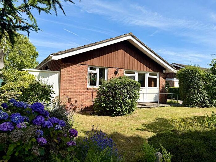 3 Bedroom Bungalow For Sale In Furners Mead, Henfield, BN5
