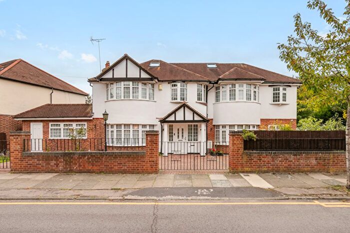 8 Bedroom Detached House For Sale In Chalkwell Park Avenue, Enfield, EN1