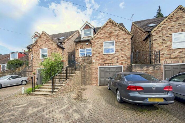 3 Bedroom Detached House For Sale In Old Watford Road, Bricket Wood, St. Albans, AL2