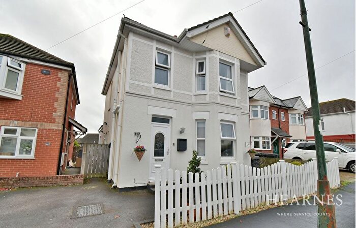 3 Bedroom Detached House For Sale In Kingswell Road, Bournemouth, BH10