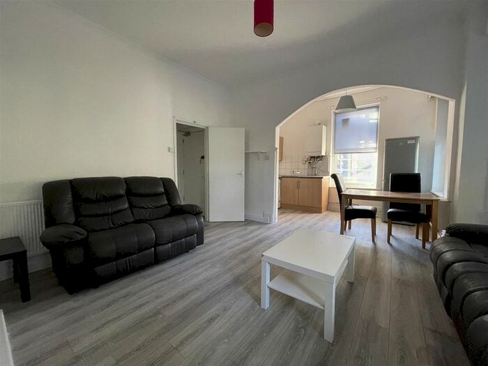 1 Bedroom Flat To Rent In Ninian Road, Roath, Cardiff, CF23