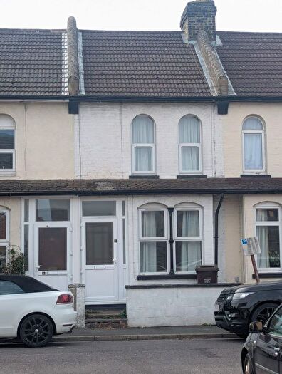 3 Bedroom Terraced House To Rent In Edinburgh Road, Gillingham, ME7