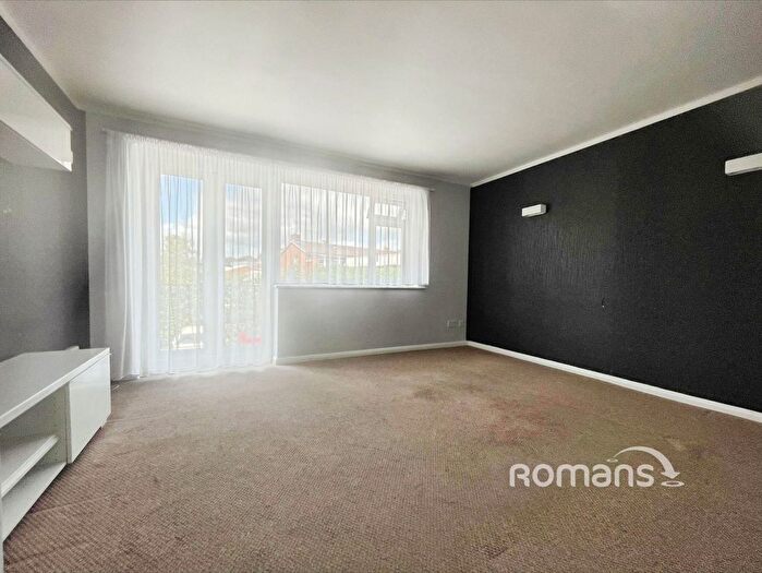 2 Bedroom Flat To Rent In Dollis Drive, Farnham, Surrey, GU9