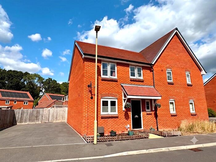 3 Bedroom Semi-Detached House For Sale In Avon Road, Curbridge, SO30
