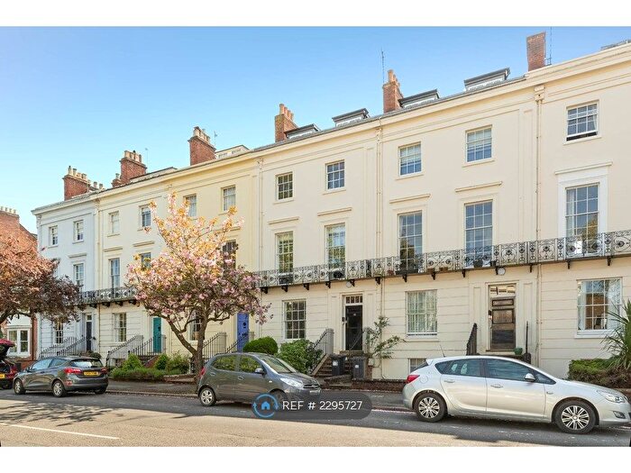 2 Bedroom Flat To Rent In Leam Terrace, Leamington Spa, CV31