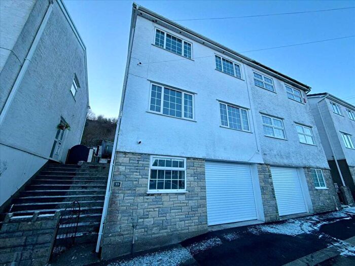 3 Bedroom Semi Detached House For Sale In Kensington Drive, Porth, CF39