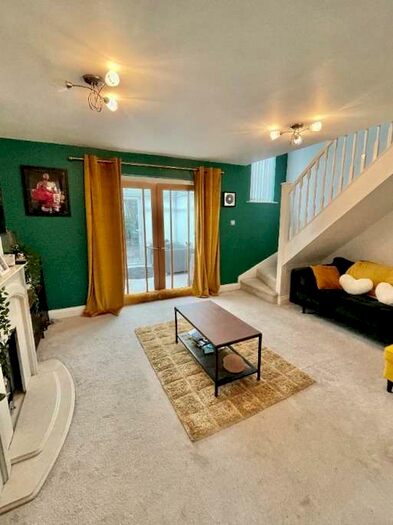 2 Bedroom Semi-Detached House To Rent In Gateshead, NE10 8xr #317322