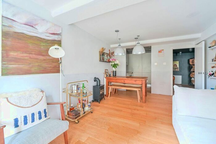 1 Bedroom Flat To Rent In Shad Thames, Shad Thames, London, SE1