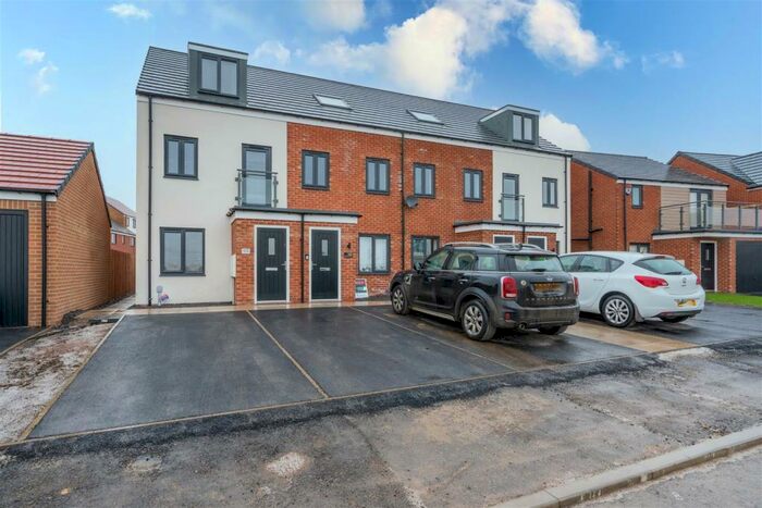 3 Bedroom End Of Terrace House To Rent In Speckledwood Way, Great Park, NE13