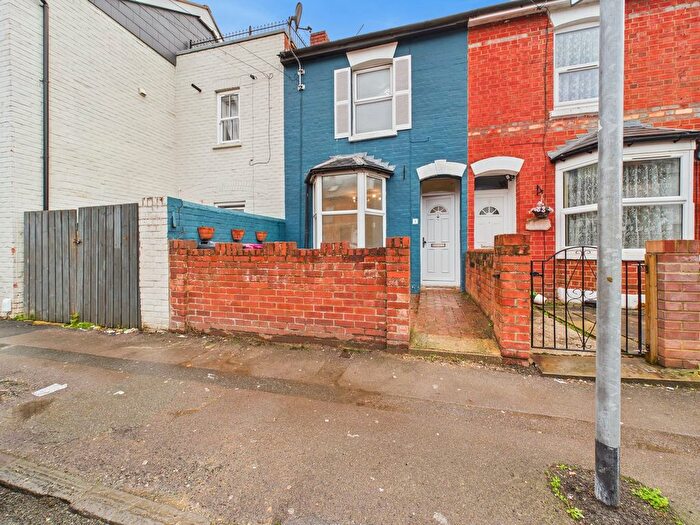 3 Bedroom Terraced House For Sale In Connaught Road, Reading, RG30