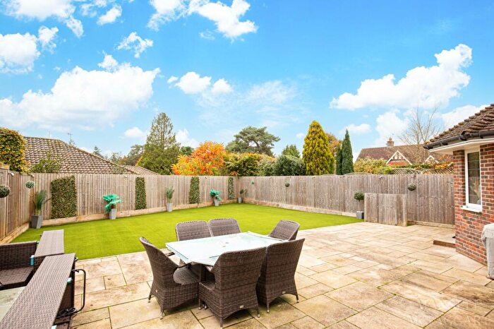 5 Bedroom Detached House For Sale In Hedgecourt Place, Felbridge, RH19