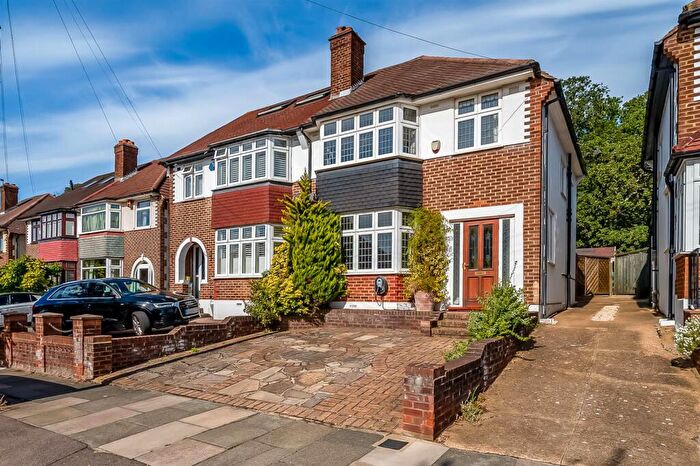 3 Bedroom Semi-Detached House For Sale In Crookston Road, SE9