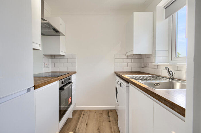 1 Bedroom Flat To Rent In Liden Close, Walthamstow, Waltham Forest, E17