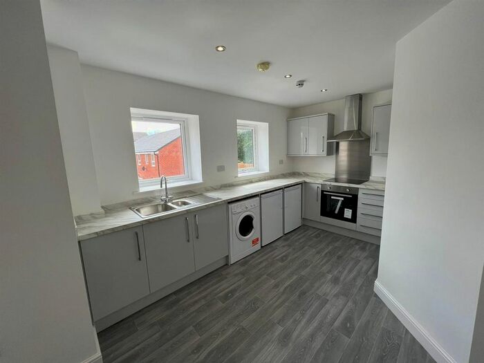 2 Bedroom Flat To Rent In Elizabeth Court, Wakefield, WF2