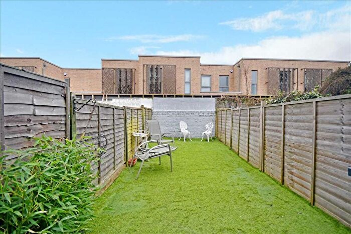 2 Bedroom Maisonette To Rent In Grenfell Road, Tooting, CR4