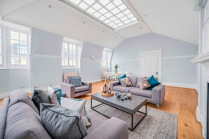 3 Bedroom Flat To Rent In Harley Street, London, W1G